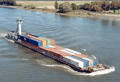 Container transport on the Seine