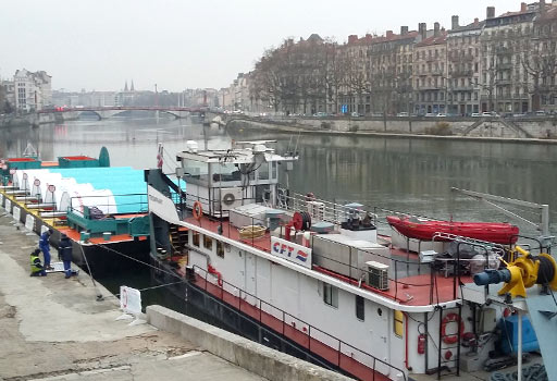 Fluvial waste recycling centre in Lyon